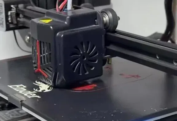 Cabezal de la Ender 3 imprimiendo