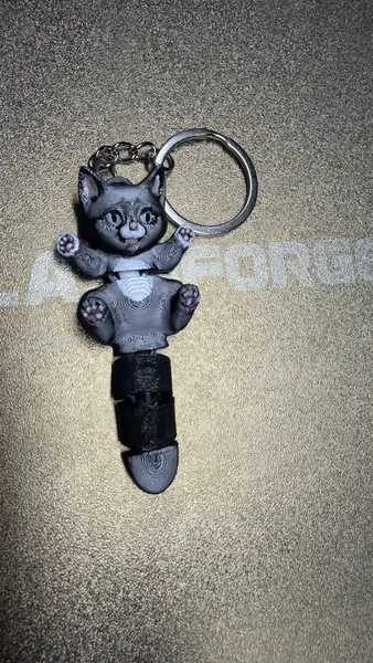 Llavero de gato negro articulado