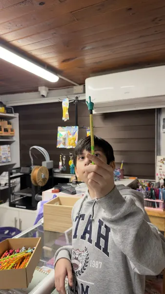 Maxi muestra lápices con toppers impresos en 3D